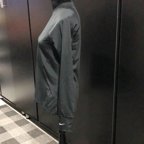 Nike Dri-Fit base layer round neck long sleeve athletic top, thumb holes, - Picture 2 of 9